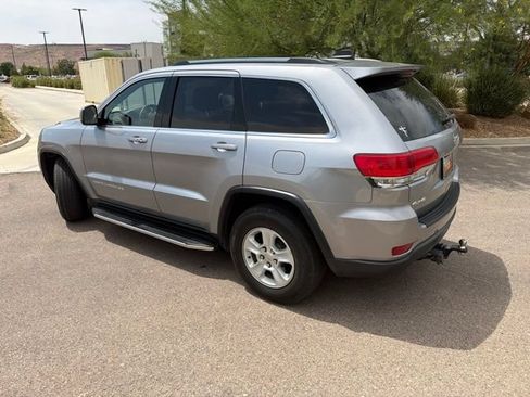 Used 2016 Jeep Grand Cherokee Laredo w/ Quick Order Package 23E AWD/4WD image 6