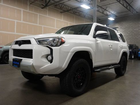 Used 2019 Toyota 4Runner TRD Off-Road Premium AWD/4WD image 2