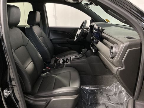 Used 2024 Chevrolet Colorado W/T RWD image 25
