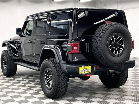Used 2024 Jeep Wrangler Unlimited Rubicon AWD/4WD image 2