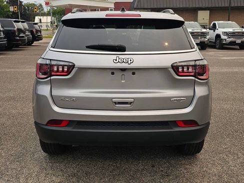 Used 2024 Jeep Compass Latitude AWD/4WD image 7