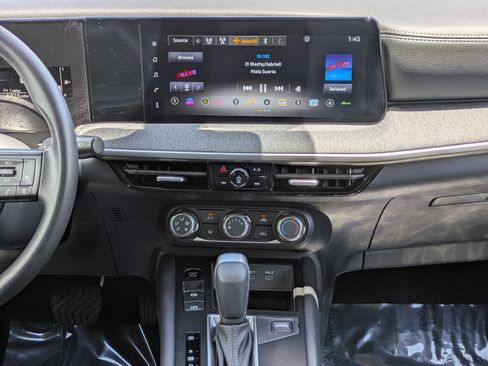 Certified 2025 Nissan Kicks SV FWD image 18