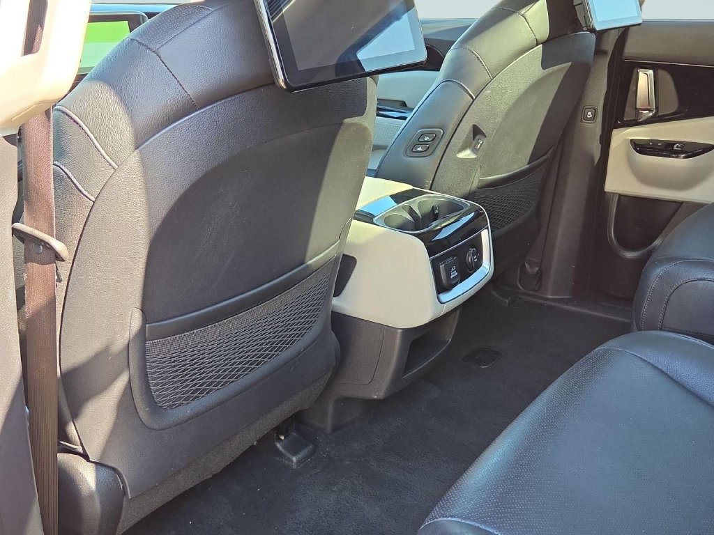 Used 2024 Kia Carnival SX Prestige FWD image 35
