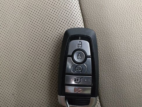 Used 2022 Ford Explorer Limited w/ Equipment Group 301A AWD/4WD image 32