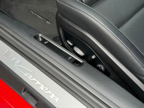 Certified 2025 Porsche 911 Carrera RWD image 30
