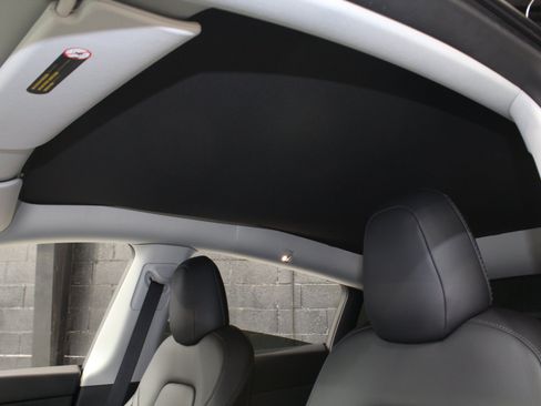 Used 2022 Tesla Model Y Performance AWD/4WD image 19