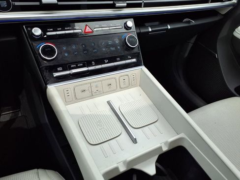 Used 2025 Hyundai Santa Fe Calligraphy image 27