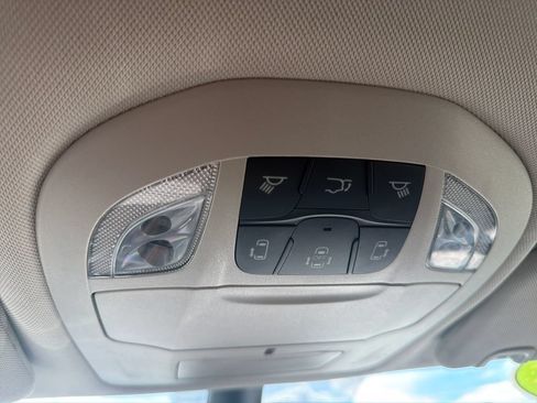 Used 2024 Chrysler Pacifica Touring-L FWD image 29