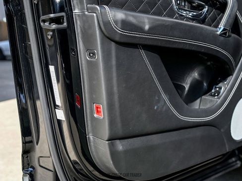 Used 2018 Bentley Bentayga image 40