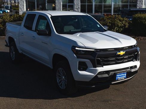 New 2025 Chevrolet Colorado LT w/ LT Convenience Package image 8