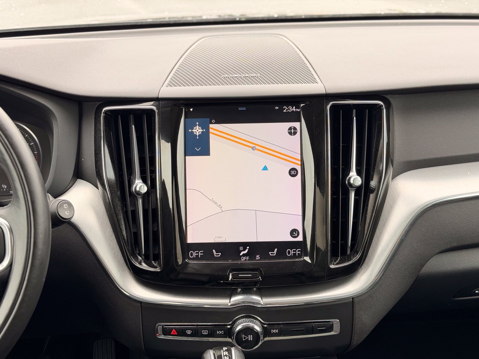 Used 2019 Volvo XC60 T5 Momentum w/ Multimedia Package AWD/4WD image 31