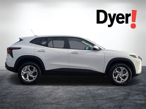 Certified 2025 Chevrolet Trax LS w/ LS Convenience Package image 2