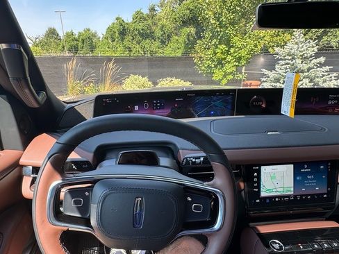 New 2025 Lincoln Navigator L Reserve image 30