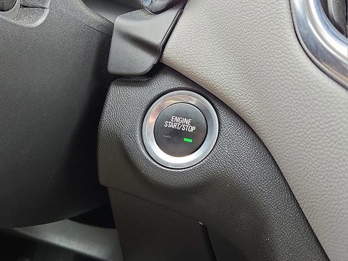 Used 2023 Chevrolet Equinox LT image 31