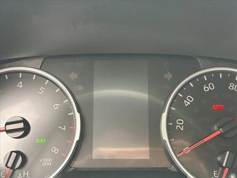 Used 2021 Toyota RAV4 XLE Premium image 17