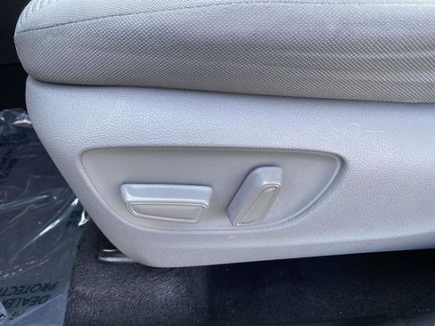 Used 2022 Toyota Highlander L image 17