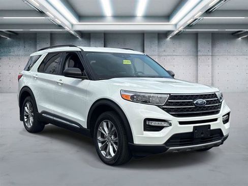 Used 2023 Ford Explorer XLT w/ Equipment Group 202A AWD/4WD image 3