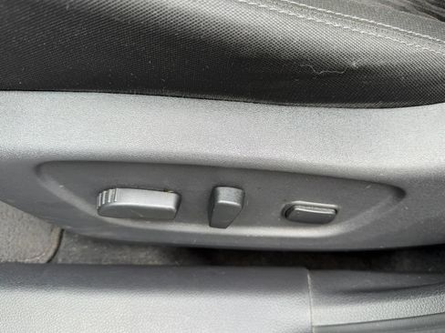 Used 2018 Nissan Rogue SV AWD/4WD image 25