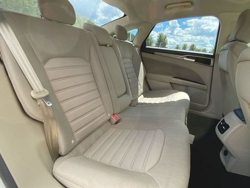 Used 2020 Ford Fusion SE FWD image 25