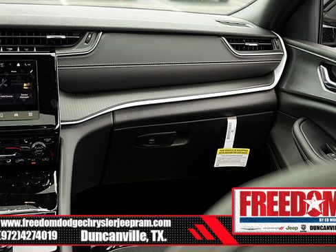 New 2024 Jeep Grand Cherokee L Altitude image 39