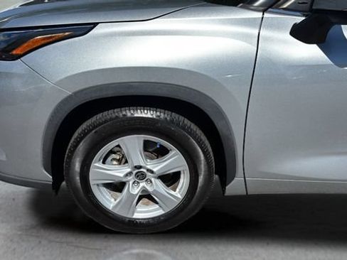 Used 2023 Toyota Highlander LE FWD image 35