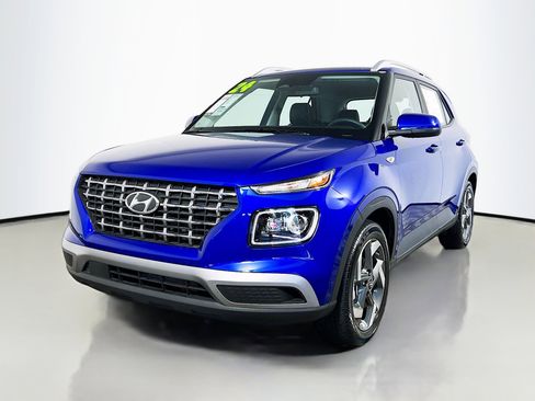 Used 2024 Hyundai Venue Limited image 10