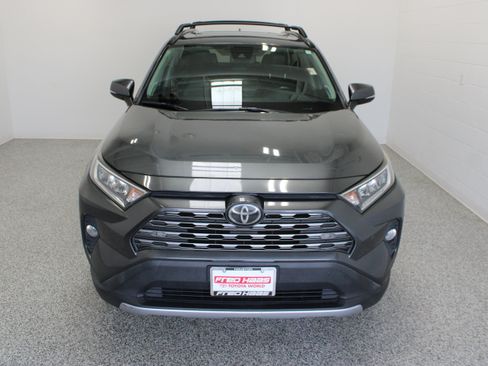 Used 2019 Toyota RAV4 Limited FWD image 3