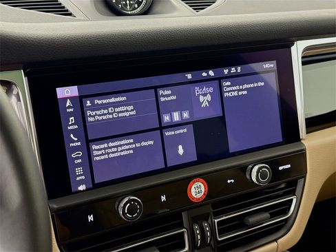 Certified 2025 Porsche Macan image 19