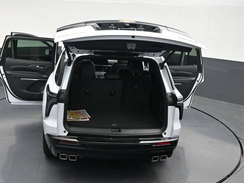 Used 2026 Chevrolet Traverse High Country FWD image 38