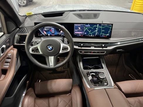 Used 2025 BMW X7 xDrive40i w/ M Sport Package AWD/4WD image 12