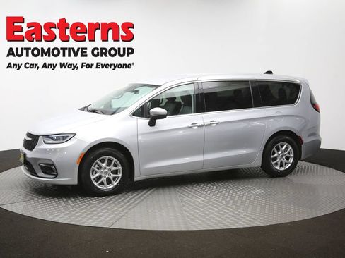 Used 2023 Chrysler Pacifica Touring-L FWD image 60