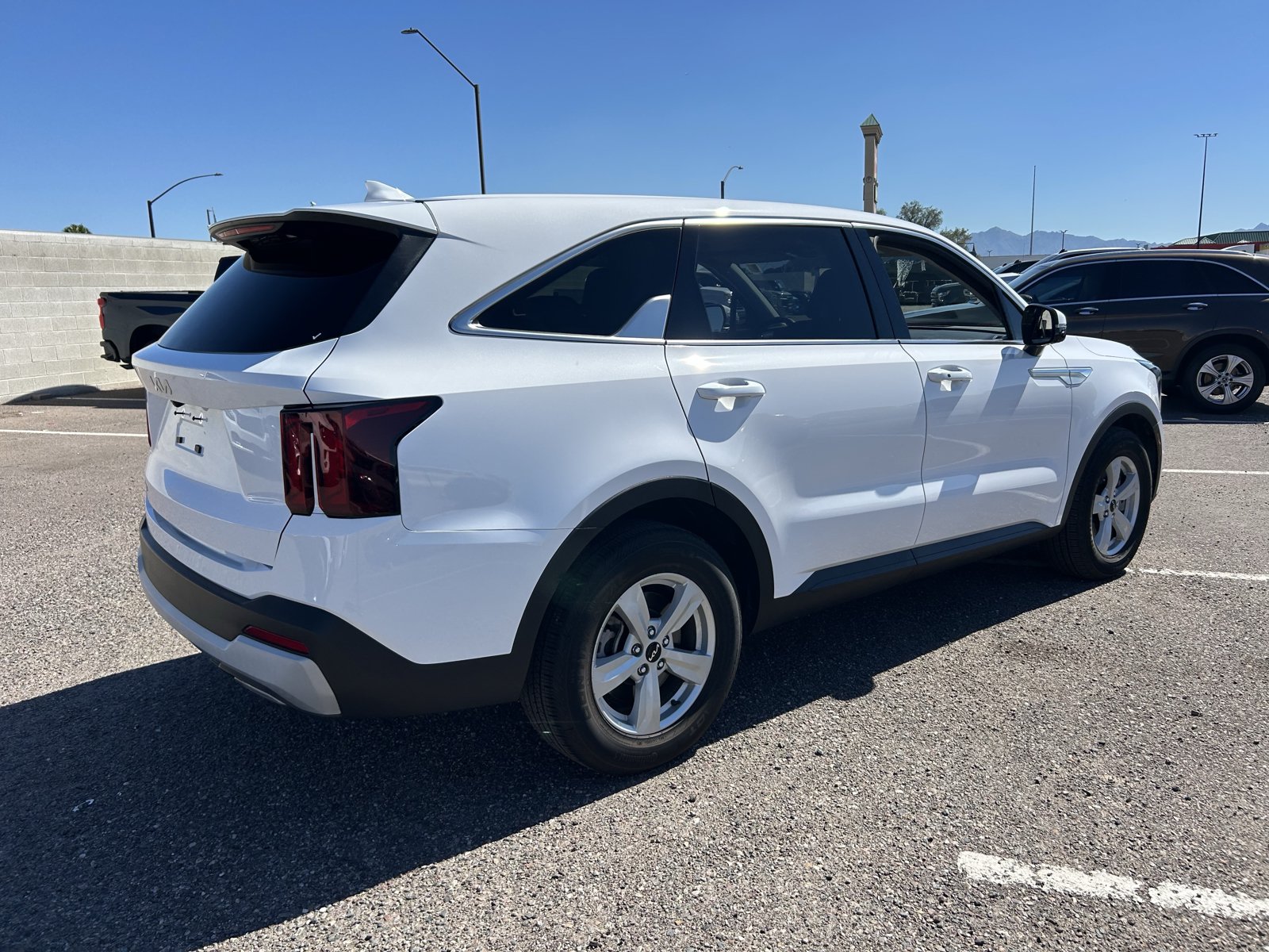 Used 2025 Kia Sorento LX FWD image 5