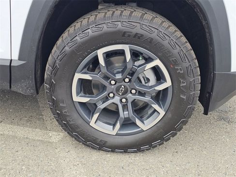 New 2026 Chevrolet Equinox ACTIV w/ Convenience Package III image 9