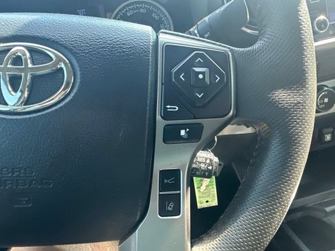 Used 2020 Toyota Tacoma SR5 AWD/4WD image 15