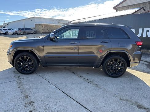 Used 2018 Jeep Grand Cherokee Altitude image 4