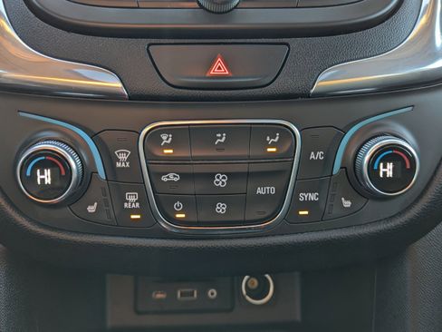 Used 2019 Chevrolet Equinox LT w/ Sun & Navigation Package image 14