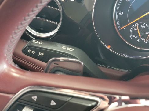 Used 2020 Bentley Bentayga image 43