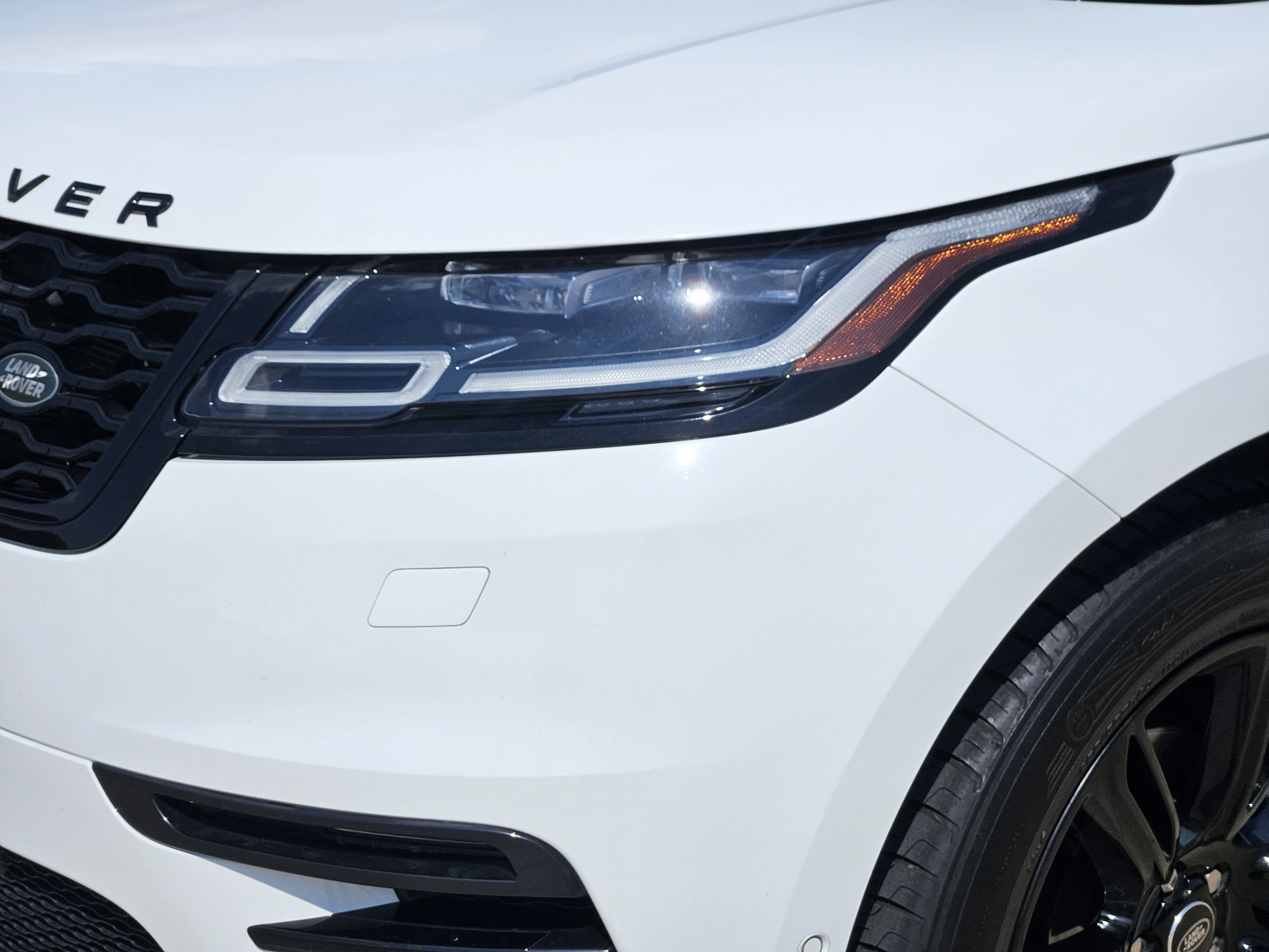 Used 2018 Land Rover Range Rover Velar R-Dynamic SE AWD/4WD image 24