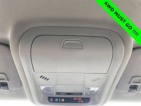 Used 2024 GMC Terrain SLE image 24