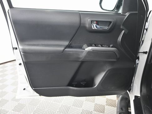 Used 2023 Toyota Tacoma TRD Off-Road image 18