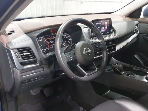 Used 2023 Nissan Rogue SV w/ SV Premium B Package image 16