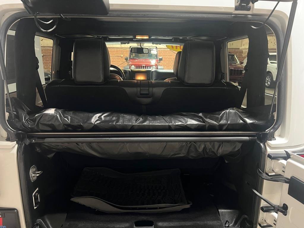 Used 2017 Jeep Wrangler Sahara AWD/4WD image 29