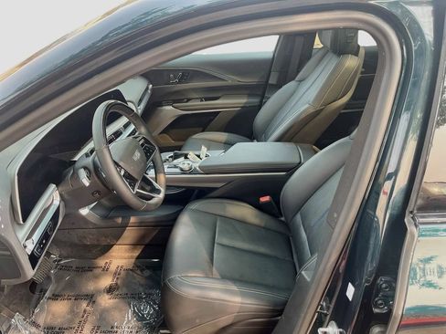 Used 2025 Cadillac Lyriq Luxury w/ LPO, Floor Liner Package AWD/4WD image 22