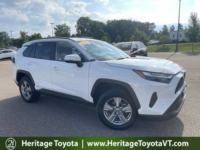 Used 2025 Toyota RAV4 XLE AWD/4WD image 1