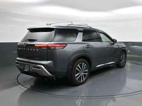 Used 2022 Nissan Pathfinder Platinum w/ Cargo Package FWD image 7