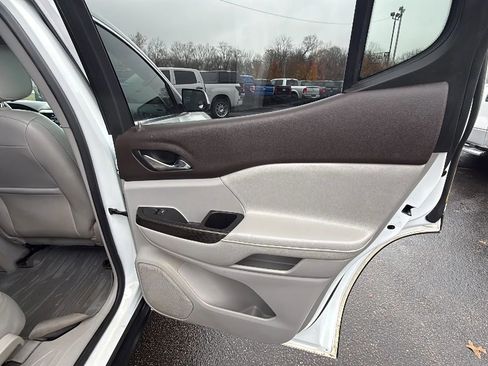 Used 2019 GMC Acadia SLT w/ LPO, Floor Liner Package image 15