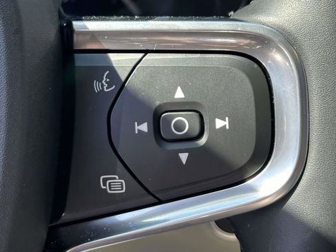 Used 2026 Volvo XC40 B5 Ultra w/ Climate Package image 21