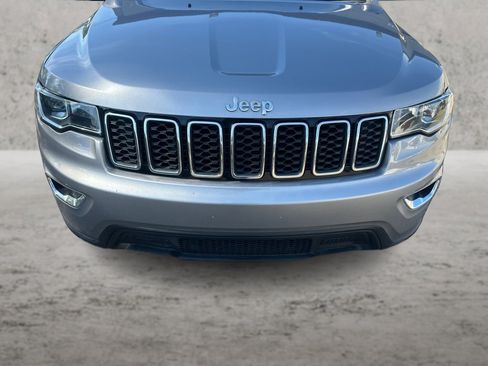 Used 2018 Jeep Grand Cherokee Laredo AWD/4WD image 13
