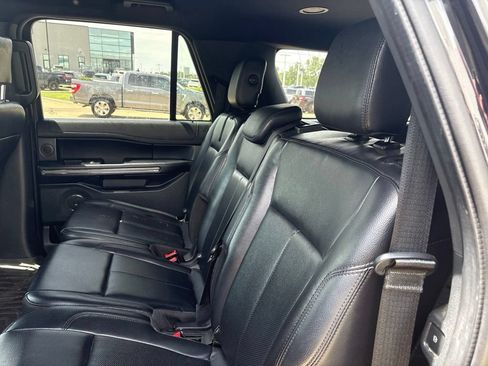 Used 2019 Ford Expedition Max XLT w/ Equipment Group 202A AWD/4WD image 11