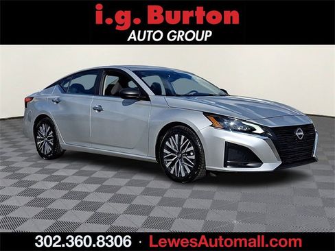 Used 2024 Nissan Altima 2.5 SV image 1